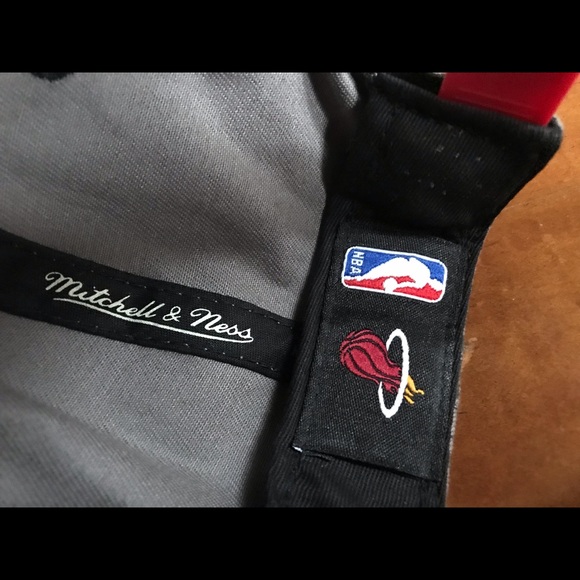 🌊Miami Heat Adjustable Fit Hat🌊 - Picture 5 of 6